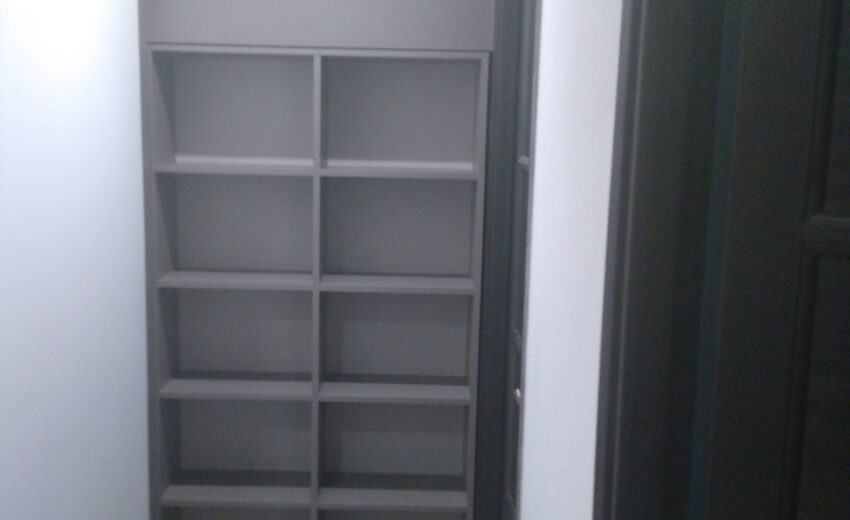 Bibliothèque à porte coulissante sur mesure